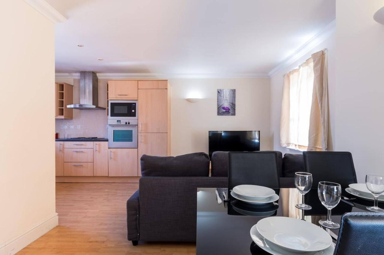 Godwin Court Apartments Swindon Esterno foto