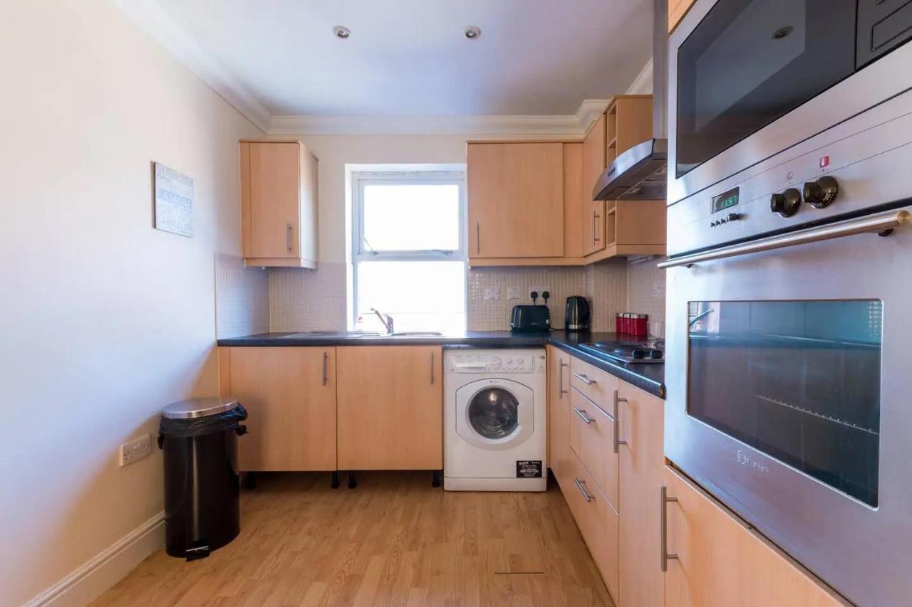 Godwin Court Apartments Swindon Esterno foto