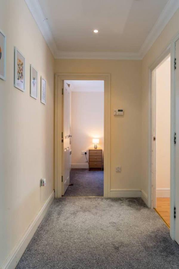 Godwin Court Apartments Swindon Esterno foto