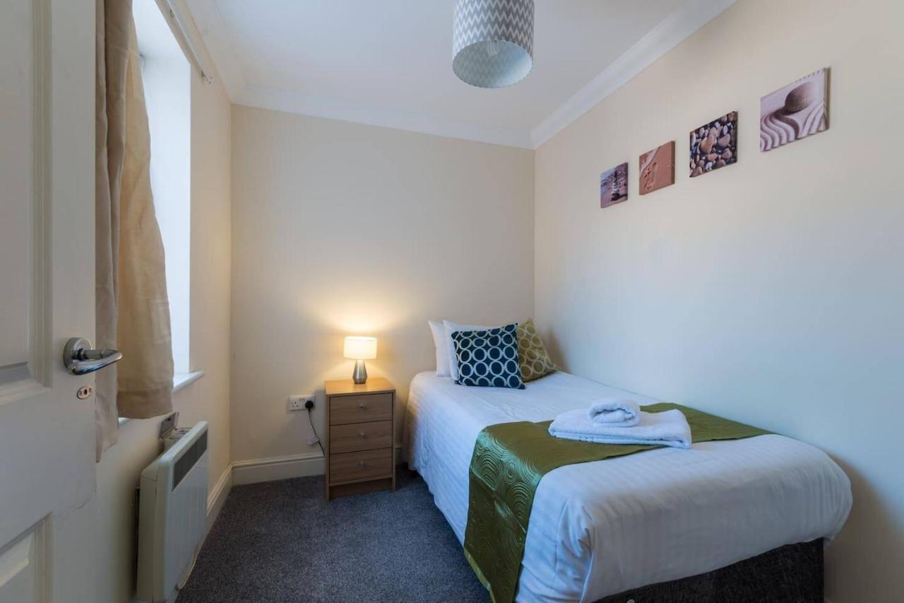 Godwin Court Apartments Swindon Esterno foto