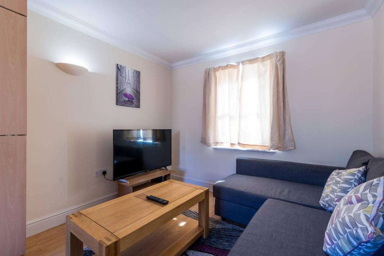 Godwin Court Apartments Swindon Esterno foto