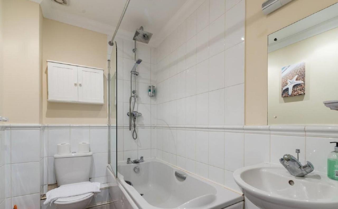 Godwin Court Apartments Swindon Esterno foto