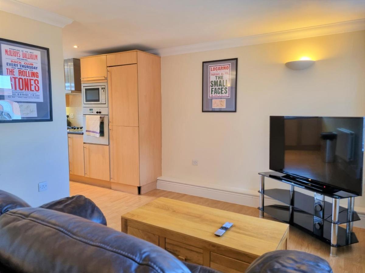 Godwin Court Apartments Swindon Esterno foto