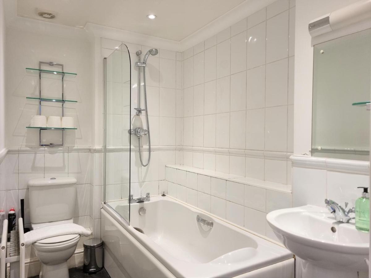 Godwin Court Apartments Swindon Esterno foto